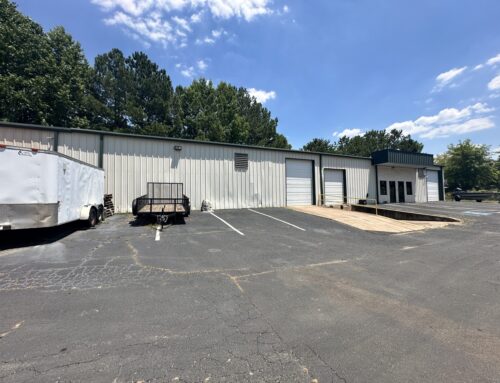 3620 North Pkwy Cumming, GA. 30040 – 5800 +- SF Industrial Bldg for sale in the City of Cumming!